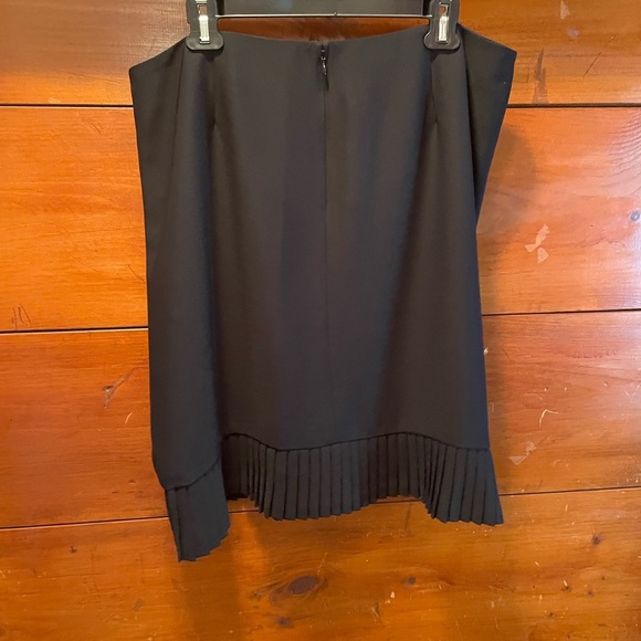 Style & Co woman’s plus size straight black skirt with pleated bottom size 16 - Picture 3 of 4